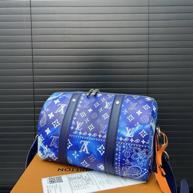 louisvuitton 路易威登 Bandana系列 City Keepall 圆筒包 单肩包手袋 情侣款斜挎包 经典百搭 实物拍摄 原厂原版面料 配送防尘袋