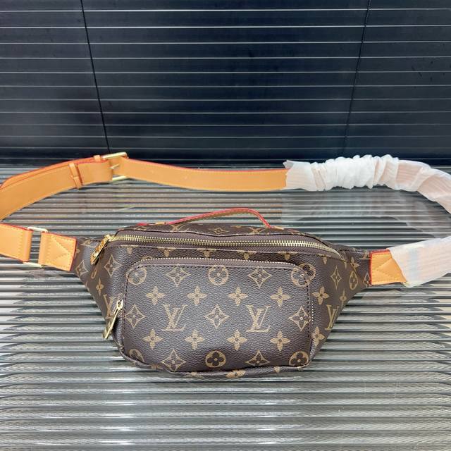 louisvuitton 路易威登 Monogram Rush 金色金属件可调节肩带 Bumbag 老花腰包 斜挎胸包 原厂材质 电镀五金 高端货 附带防尘袋