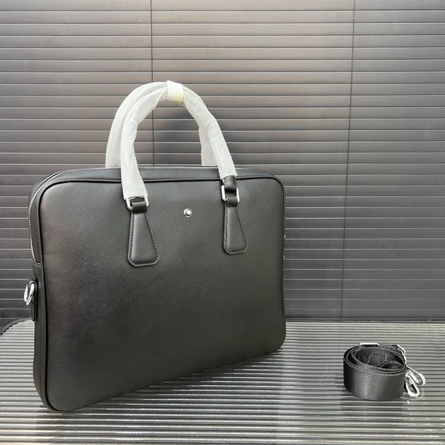 montblanc 万宝龙 手提包男包 男士公文包电脑包 经典百搭 实物拍摄 原厂原版面料 高端品质 配送防尘袋 28 X 38 Cm。