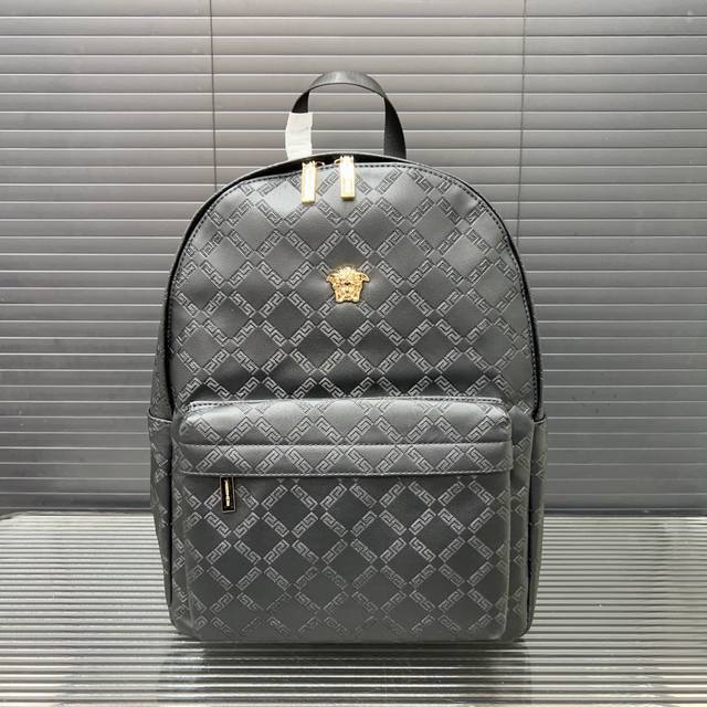 versace 范思哲 压花男包双肩包 背包 书包 电脑包 经典百搭 实物拍摄 原厂原版面料 配送防尘袋 32 X 40Cm。