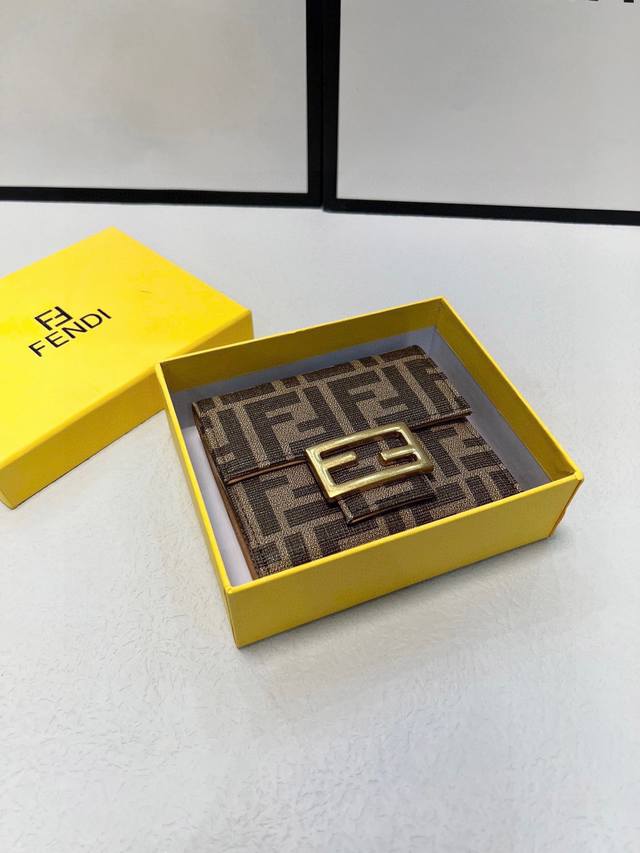 颜色 棕尺寸 11X10芬迪爆款牛皮三折短款钱包款式经典做工精细耐磨耐用手感极佳