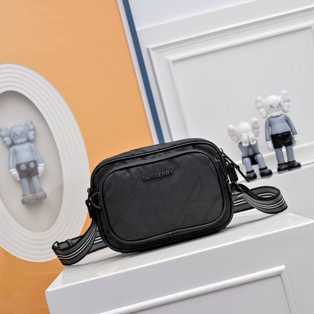 原单巴宝莉Burberry男士专柜单肩斜挎包相机包，专柜经典男士胸包 完美复刻 采用进口原版面料 配原版超高清五金Logo、专用帆布内里、专注细节 实物实拍 尺