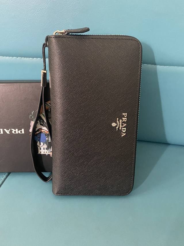 经典款大拉链钱包经典之作、简单时尚、Zp开发，型号：L M 1189颜色：黑色。Blue 颜色如图内码224代工码 意大利顶级原单十字纹牛皮质感极好，进口螺纹里