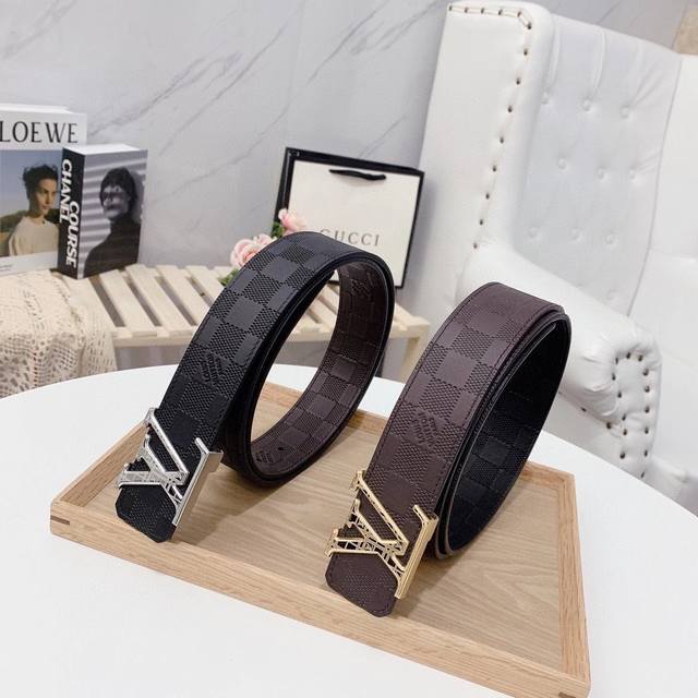 louis Vuitton Italy专柜同款在售 双面专属格子 双面可用 種草拔草都要自留款 進口原版皮制作 搭配原版Gancio五金 40Mm规格! louis Vuitton Italy专柜同款在售 双面专属格子 双面可用 種草拔草都要自留款 進口原版皮制作 搭配原版Gancio五金 40Mm规格!