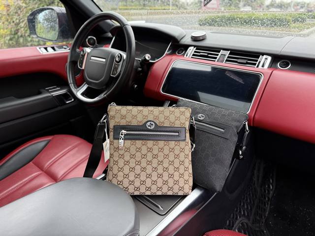 高端货 新款 “ Gucci ”古奇单肩包 Gucci古驰斜挎 差包 标志性 刺绣印花老花满印 帆布拼皮革细节 马鞍包单肩斜挎胸包 男款 进口原厂帆布面料高清五