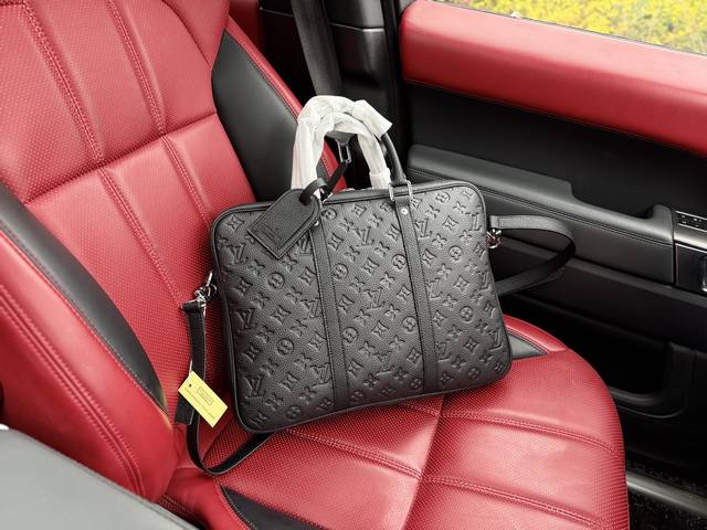 牛皮版高端货 “ Louis Vuitton ”Lv公文包路易威登手提包 男士荔枝纹牛皮公文包 顶级进口原厂面料高清五金Logo标志、专用里内里。电脑隔层，拉链