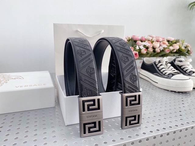 范思哲 为全球最大的高级时尚控股公司以传统手工设计和款式新颖誉满全球 此款采用纯牛皮 随心驾驭[奸笑] 附带原版包装