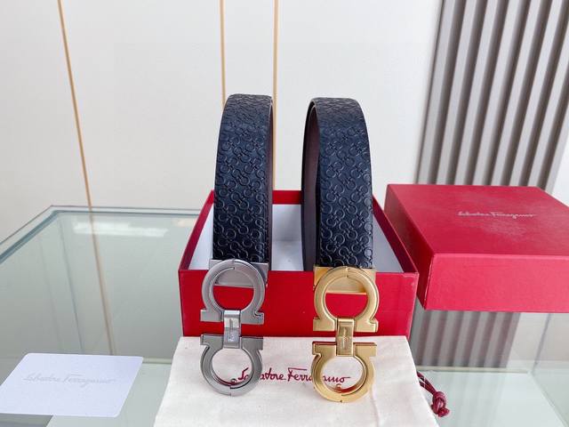 米兰时装周新款 正品有售Ferragamo 菲拉格慕 Italy专柜在售正品 此款采用原單进口牛皮 压专属标制作 走线油边细致 正品开模 搭配原版Gancio五