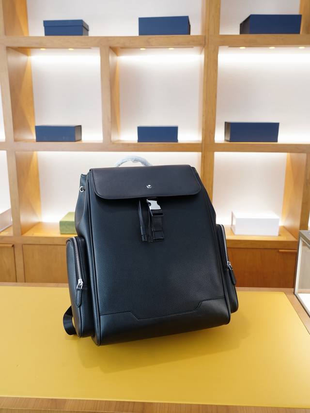 mont Blanc 万宝龙 官网同步 高版本 原厂双肩背包 不要错过 全原单牛皮 配布制作 品质极好 超大容量 非市面普通货 来自贸易公司的狠货.. 强调一下