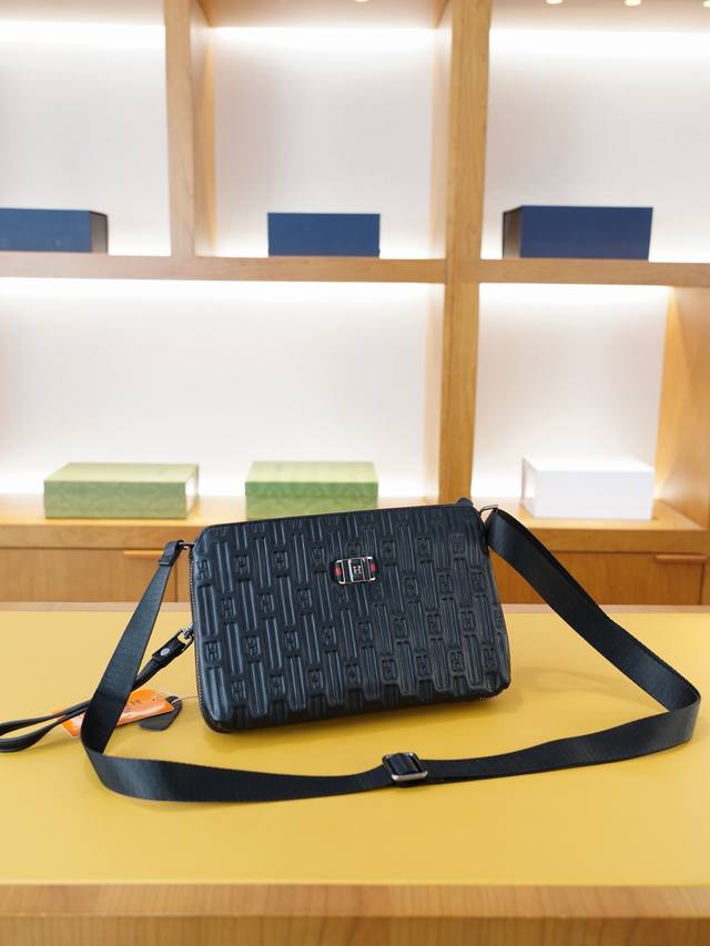 gucci 古驰 官网同步 高版本 斜挎单肩背包 手拿包两用 永恒不过时的标志性产品 纯原单小牛皮 顶级五金制作 非市面普通版本 贸易公司订单货 全部实拍 实用