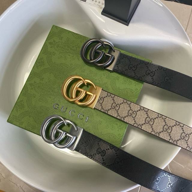 品牌：古驰Gucci 等级：原版品质.头层牛皮 专柜售经典爆款开模。油边精致 电脑车线 手感柔软.实物拍摄无修饰 上身效果超好、长度可裁剪.配专柜全套包装.送礼
