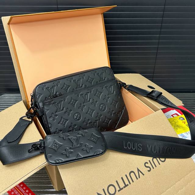 louisvuitton 路易威登 Trio三合一 牛皮邮差包 单肩包 男女通用斜挎包 经典百搭 实物拍摄 配送防尘袋 礼盒 25 X 18 Cm。