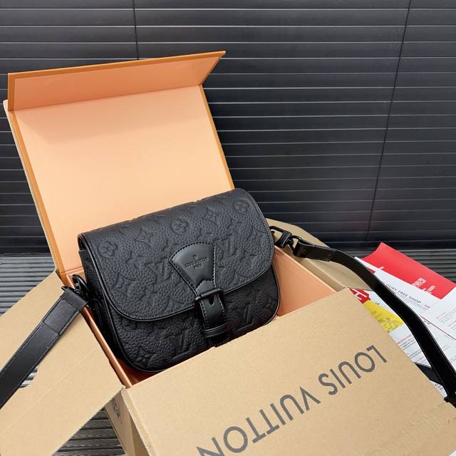 louisvuitton 路易威登 Montsouris 牛皮斜挎包翻盖邮差包 单肩包 男女通用斜挎包 经典百搭 实物拍摄 原厂原版面料 配送防尘袋 礼盒 17