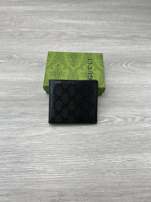 款号:145754,专柜品质顶级进口牛皮搭配上等Pvc油边做工精细专柜同步 尺寸:111*10*1.5Cm 颜色:黑光Pvc 款号:145754,专柜品质顶级进口牛皮搭配上等Pvc油边做工精细专柜同步 尺寸:111*10*1.5Cm 颜色:黑光Pvc