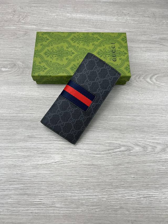 款号:408836，专柜品质顶级进口牛皮搭配上等Pvc油边做工精细专柜同步 尺寸:19X10X2Cm 颜色:黑Pvc