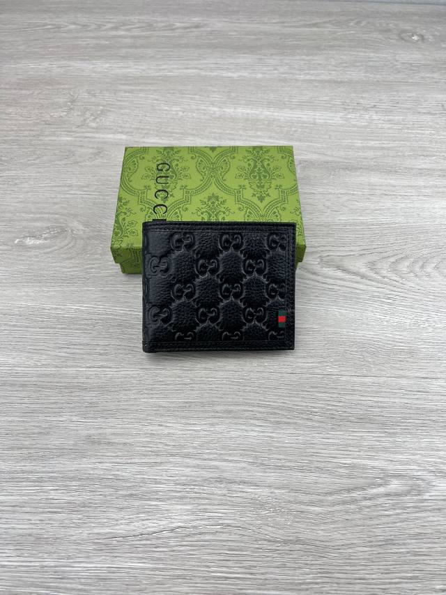 产品名称 Gucci 原版皮 产品型号 225826 产品品质 原版皮 产品材质 进口牛皮 产品规格 11*10*1.5 产品颜 色 黑 产品描 述