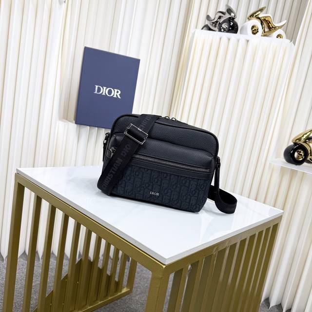 市场最高版本 原单品质 正品打版 保证进口头层牛皮，拒绝二层皮，拒绝超纤皮 Rider 2.0 拉链式信使包 黑色 Oblique 印花面料和黑色粒面牛皮革 编