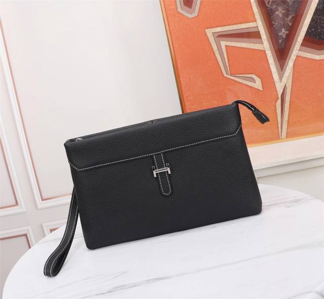 顶级原单品质 年最新款爱马仕单拉手包 欧洲原厂进口爱马仕专用牛皮纹标志性线条，采用进口设备制作，时尚潮流，专柜品质，更有拉链袋与内贴袋融入功能性，提供传统手包之