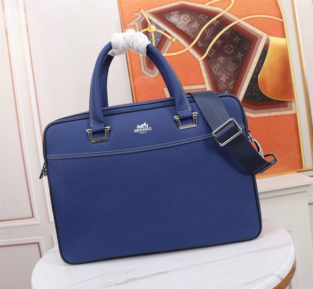 顶级专柜老鼠狠货 最新火爆款爱马仕皮手提公文包火爆款大量出货啦,叫嚣专柜货顶级原单货纸上谈兵吹牛皮的咱不会，请让狠货说话。款式可以复制抄袭，材料做工骗不了懂的人