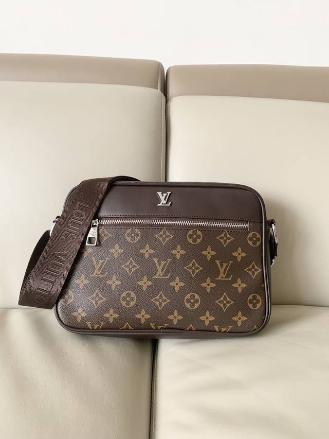 专柜正品有售 顶级原版质量 Lv男士斜挎包 尺寸：27-19-7Cm 原厂出品，必定精品重金打版复刻原版头层小牛皮复刻皮质柔软定制专柜原版五金完美工艺拒绝偷工减