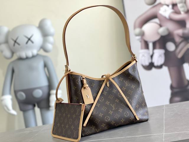 顶级136芯片 顶级原单 M46203 Carryall 小号手袋取材 Monogram 帆布和皮革饰边，成就都市生活的贴身伴侣。充裕构型设有齐整内层，大号内袋