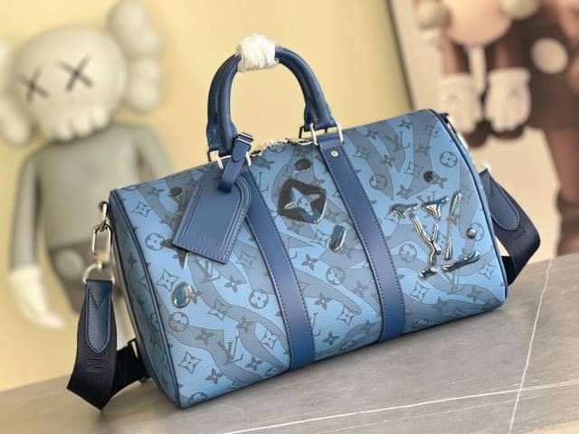 m22573 Keepall BandoulièRe 35 手袋取材 Monogram Aquagarden 帆布，令 Monogram 花卉和 Lv 字母仿若