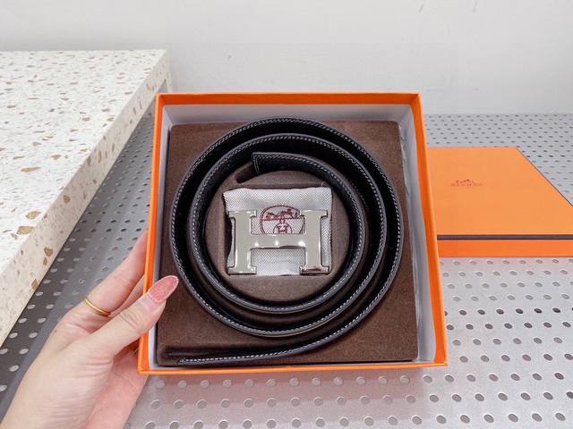 爱马仕 原单专柜新款扣头搭配双面进口皮腰带鳄鱼纹新工艺 提升了皮带本身的档次带头精钢打磨 不褪色宽度3.8工艺精湛 结合原单支持验货！ 附带原版包装