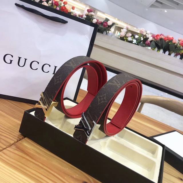 最新 路易威登 女士腰带，小牛皮系列，独家实物拍摄，零滤镜～3.0 Cm宽度高端头层牛皮 双面可用 小仙女♀超级爱