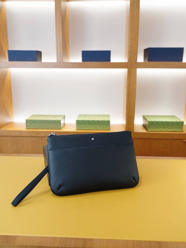 mont Blanc 万宝龙 官网同步 高版本 手拿包 全球轰抢单品 原单牛皮制作 质感超好 日常出门经典百搭 一眼万年的款式 非市面普通货 贸易公司订单货 配