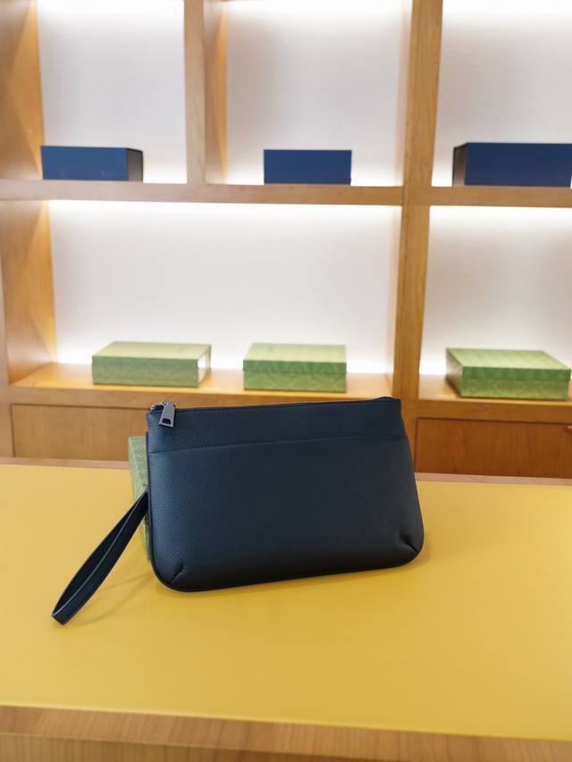 私人订制 官网同步 高版本 手拿包 全球轰抢单品 原单牛皮制作 质感超好 日常出门经典百搭 一眼万年的款式 非市面普通货 贸易公司订单货 配礼品盒包装等.. 规