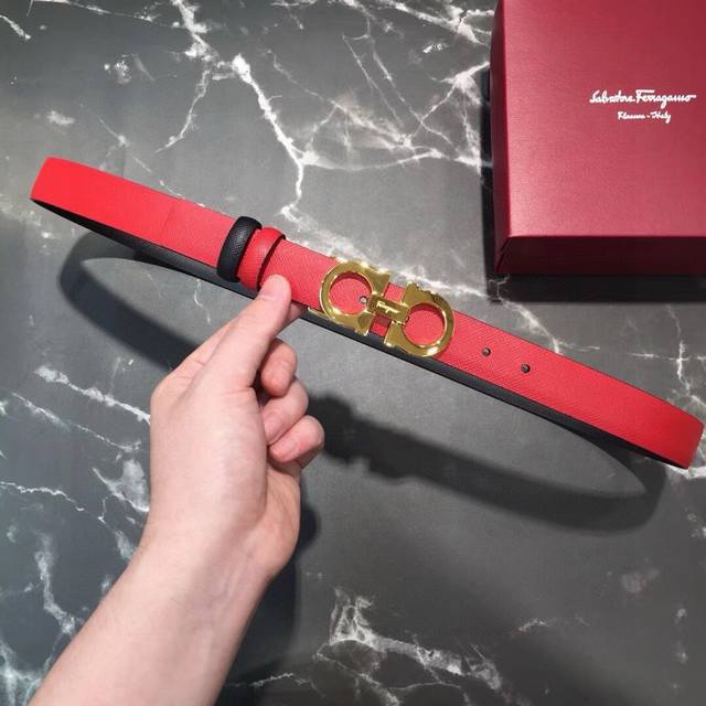 原单正品 菲拉格慕 Salvatore Ferragamo 专柜款小十字纹女士腰带,红配黑色,双面头层 两面可用,搭配官网新款经典款8字铜扣,宽度2.5Cm,长 原单正品 菲拉格慕 Salvatore Ferragamo 专柜款小十字纹女士腰带,红配黑色,双面头层 两面可用,搭配官网新款经典款8字铜扣,宽度2.5Cm,长