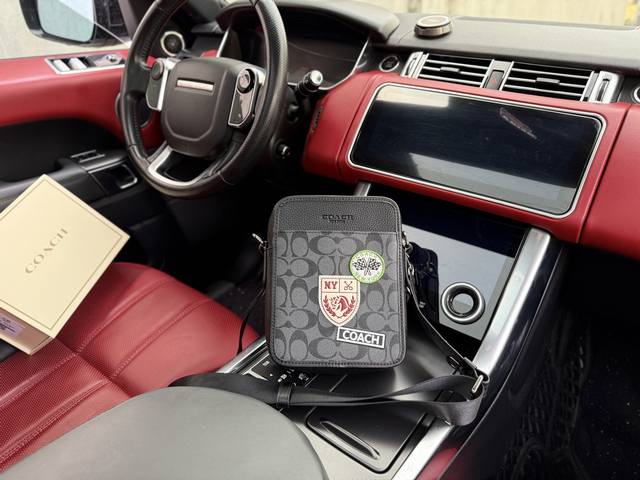 高端货 新款 “ Coach ”蔻驰单肩包蔻驰斜挎 差包 Coach蔻驰 Sullivan 可调节可拆卸肩带拉链开合 涂层帆布 斜挎单肩包 迷你 男款 黑色 宽