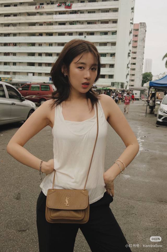 新款配盒子 Ysl圣罗兰Niki粒面单肩包 Ysl圣罗兰Niki粒面羊皮革迷你手袋|万元级小废包的天花板! 迷你尺寸是12.5X18X5Cm,迷你却不失实用,链 新款配盒子 Ysl圣罗兰Niki粒面单肩包 Ysl圣罗兰Niki粒面羊皮革迷你手袋|万元级小废包的天花板! 迷你尺寸是12.5X18X5Cm,迷你却不失实用,链