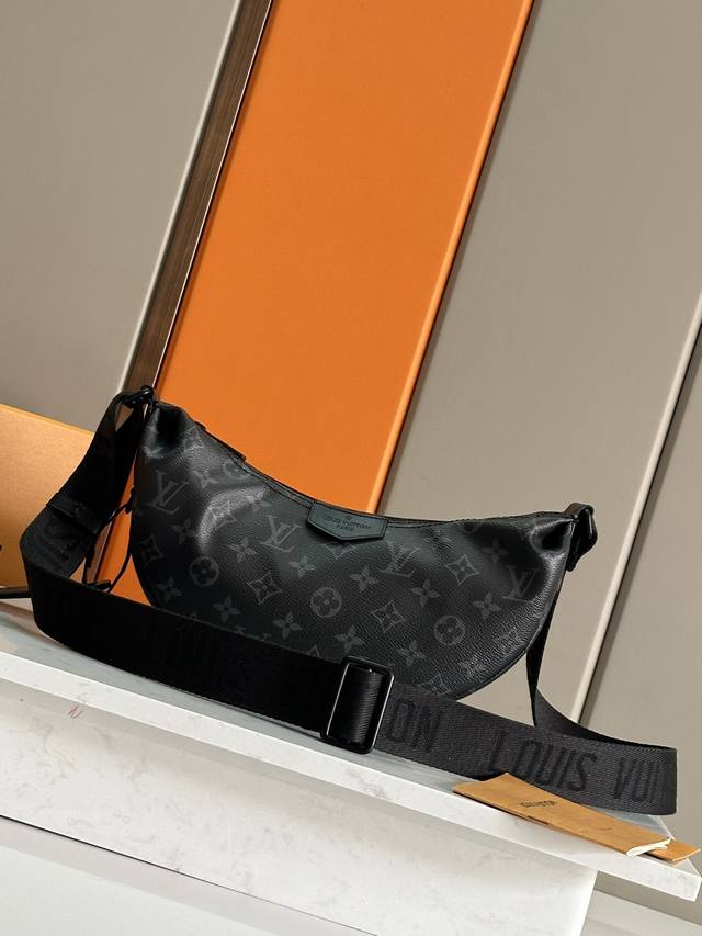 顶级原单原版开发，全钢五金本款 Hamac 小号手袋浓缩 Hamac 手袋的经典设计，以 Monogram Eclipse 涂层帆布塑造别致贴身构型。可拆卸名牌