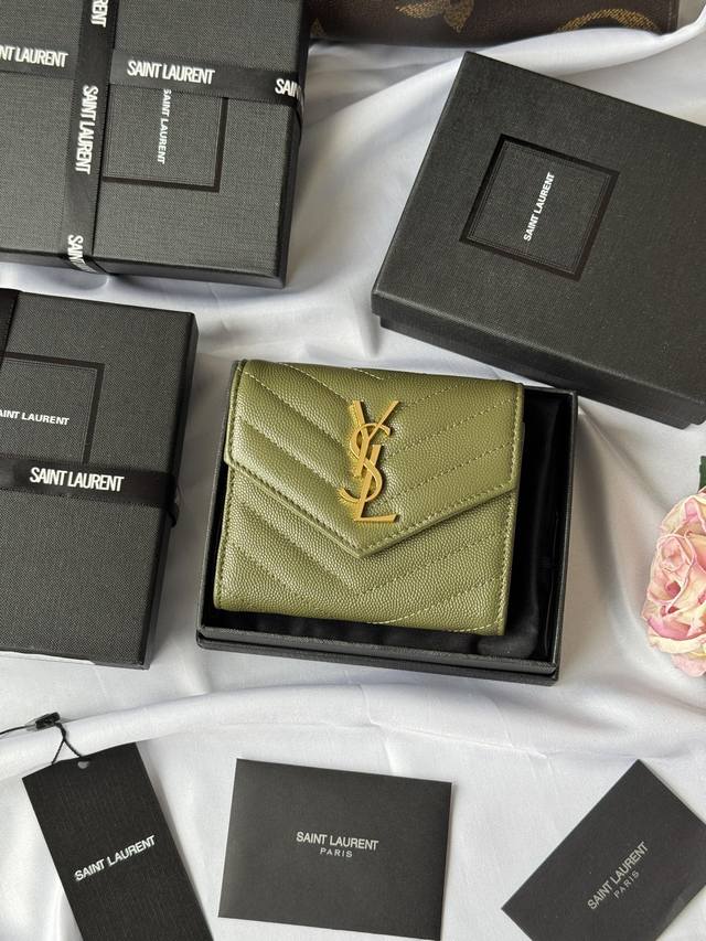 ysl-Saint Laurent 配全套专柜最新包装 Slp三折钱包球纹进口牛皮，背面开叉外袋，六个卡片槽，一个拉链袋，一个纸币隔层，四个票据隔层 可手拿，放