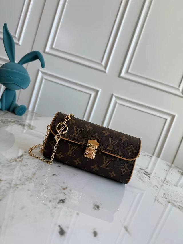 独家背景 动态芯片 顶级原单 M13566 本款Pochette Camille手袋取材Monogram帆布，致意路易威登2000春夏时装秀问世的原版设计。S-