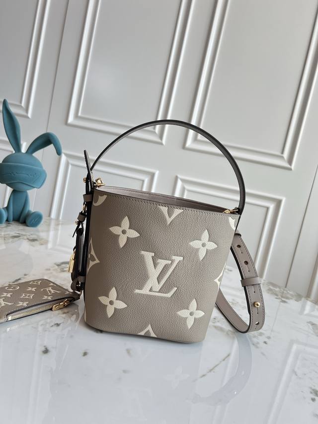 顶级原单，变码芯片 M13480黑色 M14356粉色 M13045灰色 本款 All In Bb 手袋将摩登设计理念融于优雅轮廓与充裕空间之中。Monogra