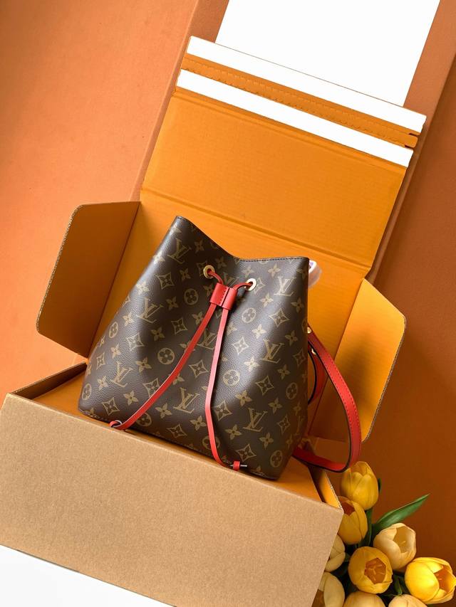 néOnoé中号手袋 特级加强版 型号： M44021 皮料： 是意大利A级皮料 五金： 采用进口A级全钢五金 包装： 全套原厂Mb包装 尺寸：26.0 X 2