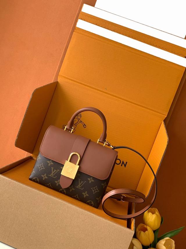 locky Bb 手袋 特级加强版 型号：M44654 皮料： 是意大利A级皮料 五金： 采用进口A级全钢五金 包装： 全套原厂Mb包装 尺寸：20.0 X 1