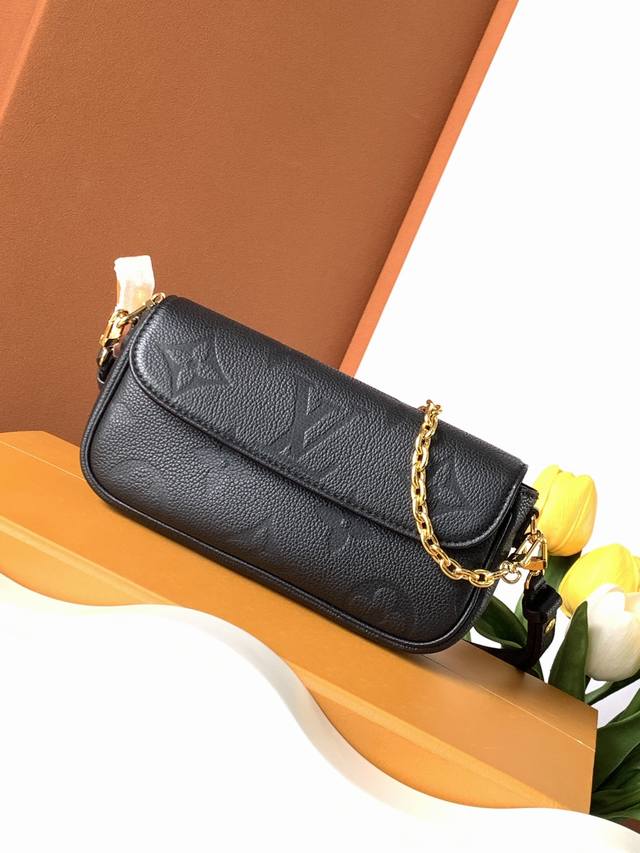 特级加强版 动态变码芯片 Wallet On Chain Ivy 手袋 型号： M82154 皮料： 是意大利A级皮料 五金： 采用进口A级全钢五金 包装： 全