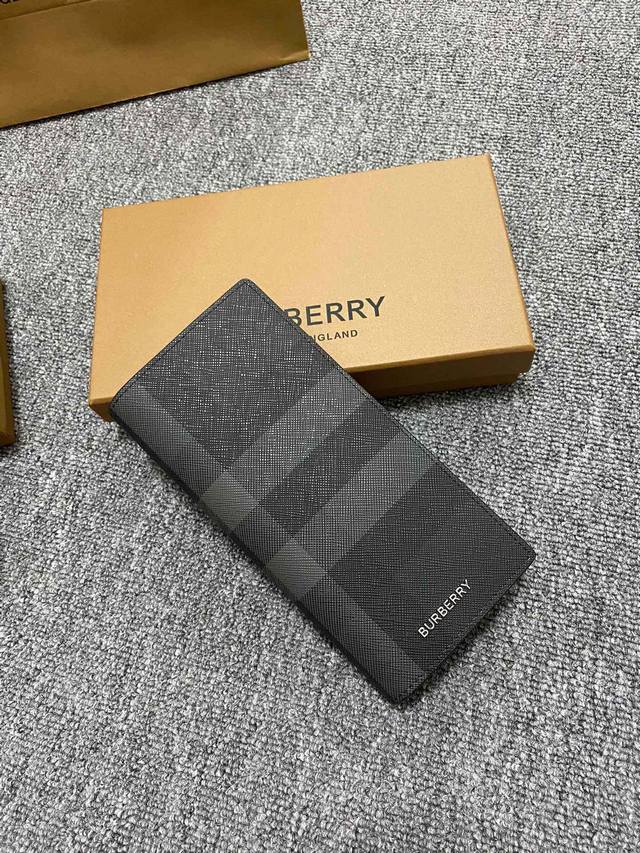 原单London 格纹二折包 装饰标志性格纹设计 烟熏格子搭配进口粒面小牛皮，正面怖有 B立体字母徽栐 专柜品质、做工精细实物拍摄，长夹碳灰格，尺寸19Cm*1