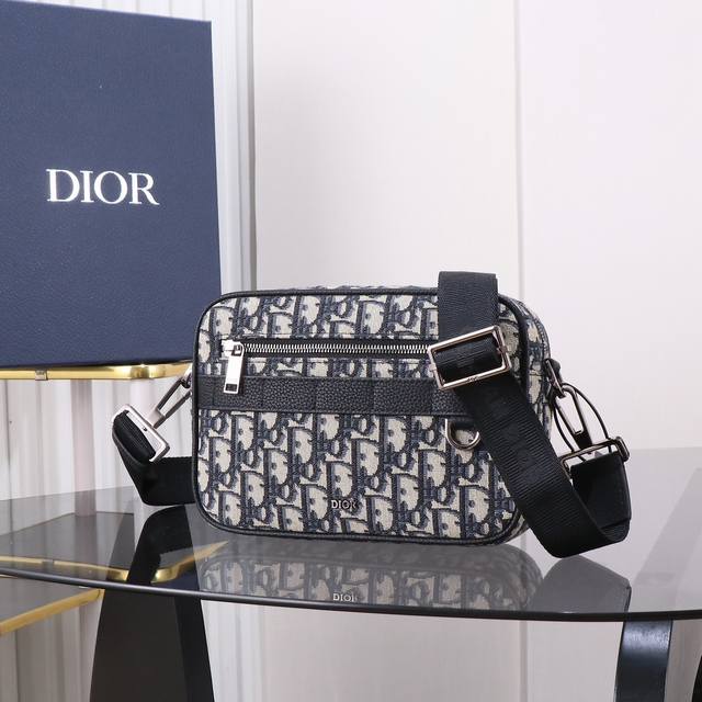 市场最高版本，欢迎对比 专柜买版复刻 Safari 信使包 附肩带 黑色 Oblique 印花 编号: 1Espo298Yky_H03E 这款 Safari 信