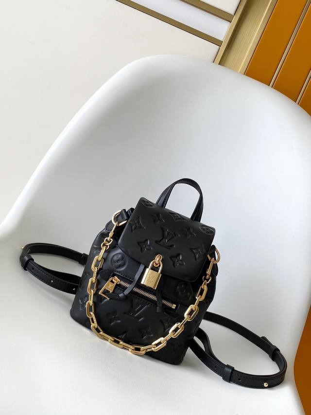 顶级原单,动态163变码芯片 M13389粉色小号M13387黑色小号 M13357黑色大号 M13358灰色大号 Coussin Backpack 迷你手袋以 顶级原单,动态163变码芯片 M13389粉色小号M13387黑色小号 M13357黑色大号 M13358灰色大号 Coussin Backpack 迷你手袋以