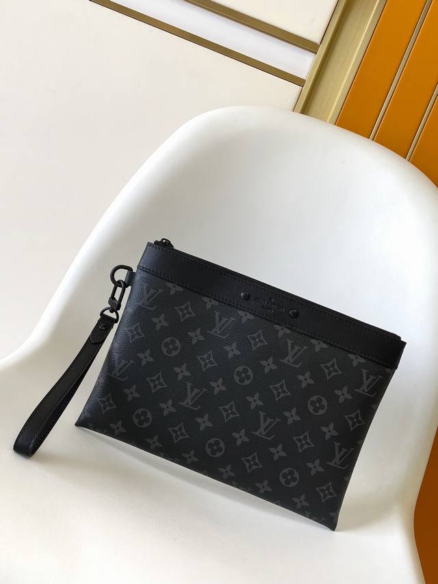 163C01 芯片 头层牛皮 顶级原单M81569黑花 M81570压花黑色全新Pochette To-Go手拿包材Monogram Shadow压纹皮革，以铆