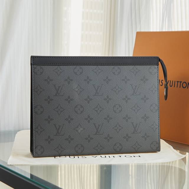 工厂P价 M69535 顶级原单 Pochette Voyage 中号手拿包以 Monogram Eclipse 帆布和 Monogram Eclipse Re