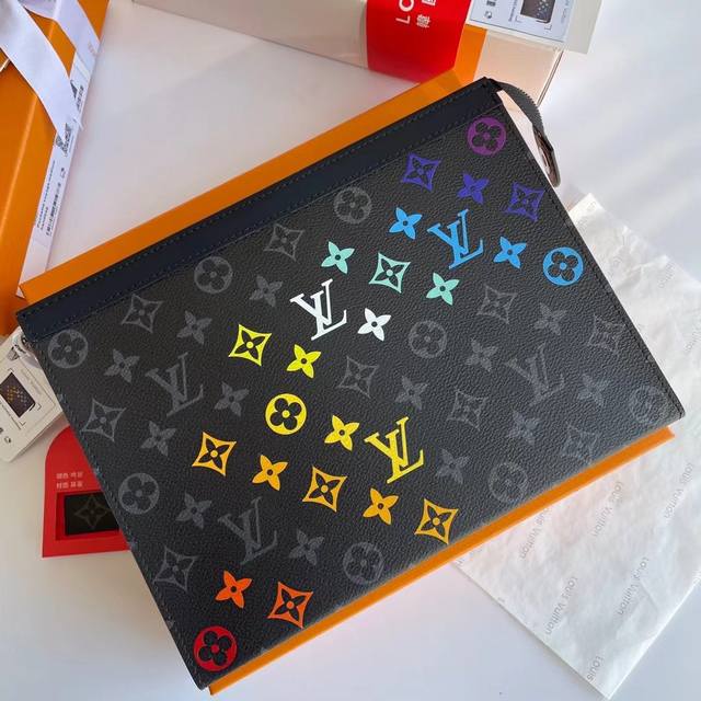 工厂P价 款号M61692 繁星 顶级原单Pochette Voyage 手袋 由全新标志性黑灰Monogram Eclipse帆布裁制而成，此款风格硬朗的全新