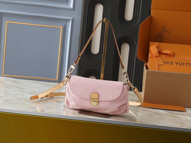 升级原版 配肩带M95050 牛仔配变色黄皮中古牛仔包 原版开发，原单激光五金 小手拎袋 酷酷的老花系列现货啦中古绝版限量款。老花元素可是永不过时的哦，而且无论