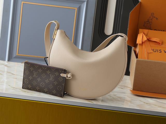 升级原版 M14417 M14642 M14635 路易威登推出 Low Key Cookie 中号手袋，以典雅设计彰显品牌传承和精湛匠艺。柔软牛皮革将随时间流