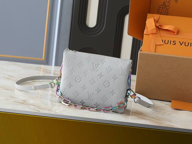 升级原版M59598 M59389 M59396 M13233 M21259 M25218 M20770 M1 1 本款 Coussin Bb 手袋为松软羊皮革