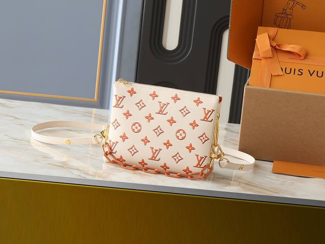 升级原版M59598 M59389 M59396 M13233 M21259 M25218 M20770 M1 1 本款 Coussin Bb 手袋为松软羊皮革